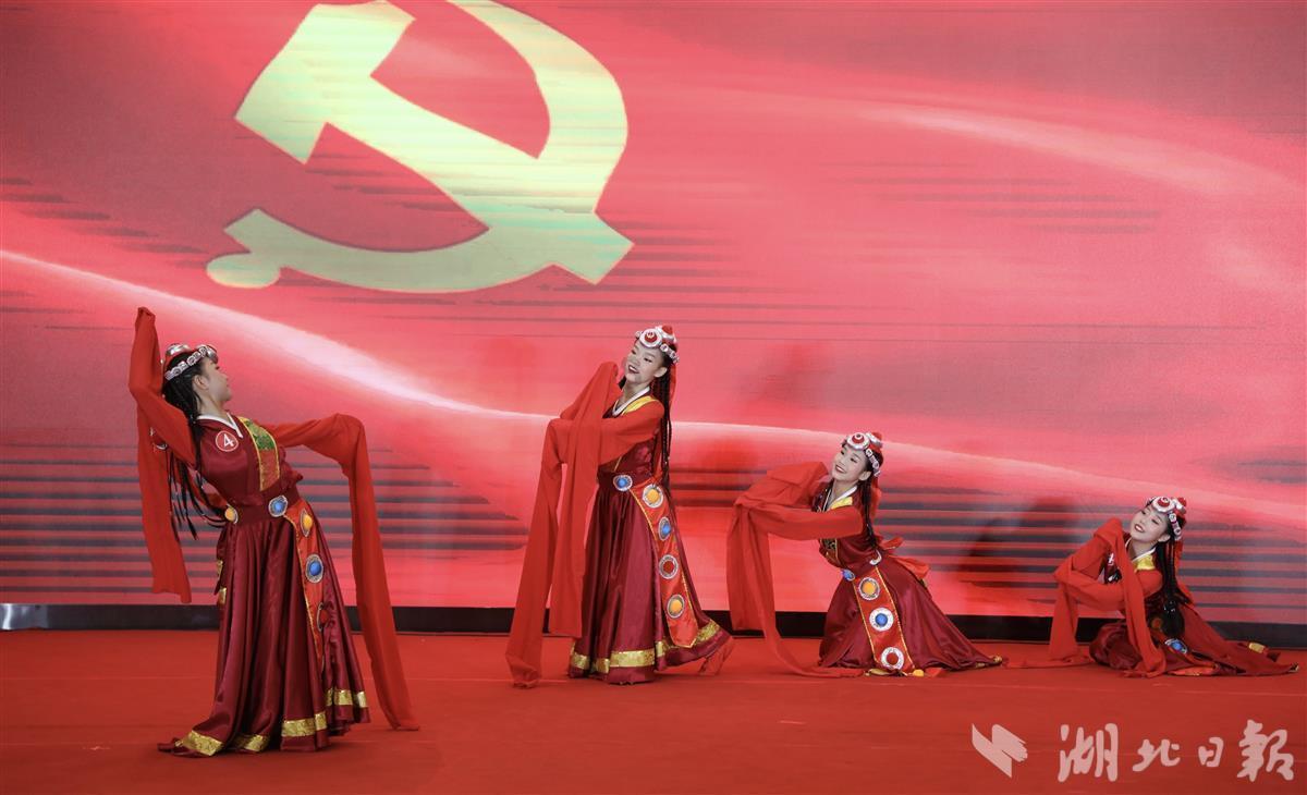 工人高空作业安全绳被保安解除!保安的这一行为是否已经违法了?_专业问答网站,解答你的疑惑
